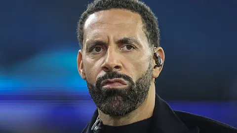 Rio Ferdinand broni transferu Sanosa do Manchesteru United za 50 milionów