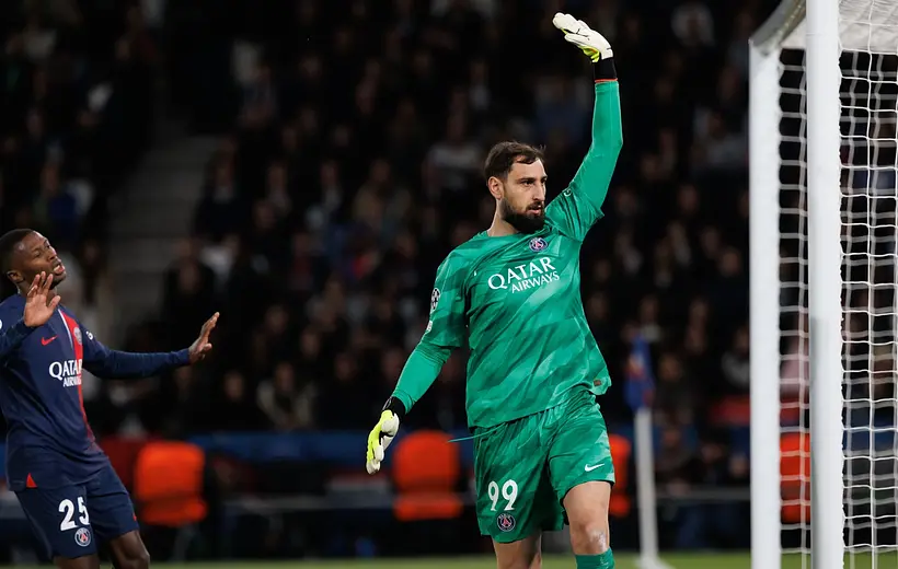 Gianluigi Donnarumma bohaterem derbów Manchesteru. Obronił strzał Bryana Mbeumo
