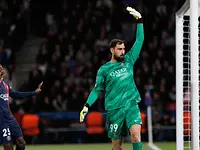 Gianluigi Donnarumma bohaterem derbów Manchesteru. Obronił strzał Bryana Mbeumo