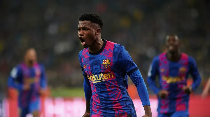 Barcelona blokuje transfer Fatiego: negocjacje trwają