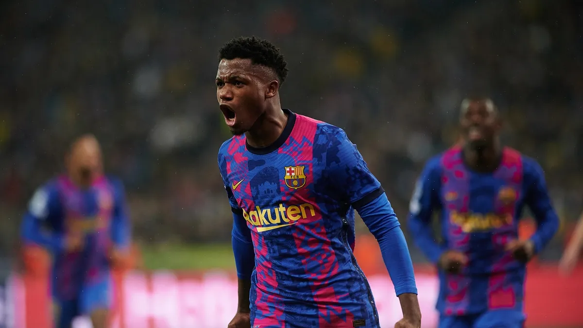 Barcelona blokuje transfer Fatiego: negocjacje trwają