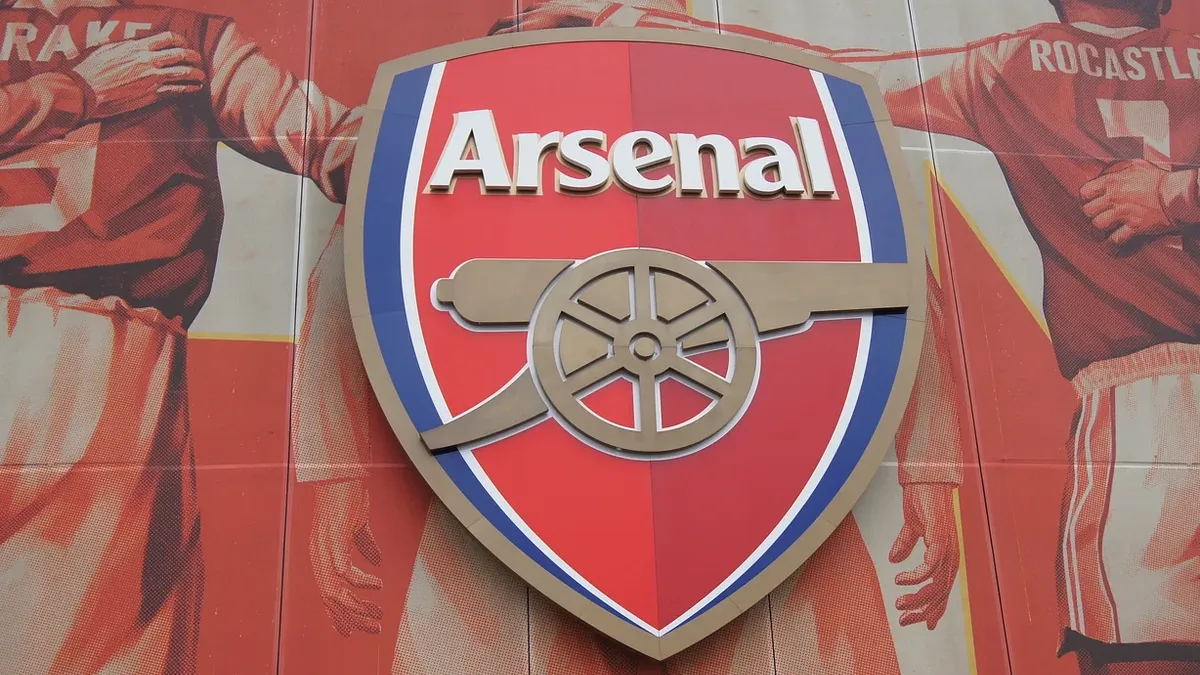 Problemy Arsenalu na prawej obronie przed finałem z PSG