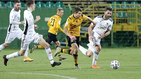 GKS Katowice góruje nad Termaliką: Pewne zwycięstwo 5:2