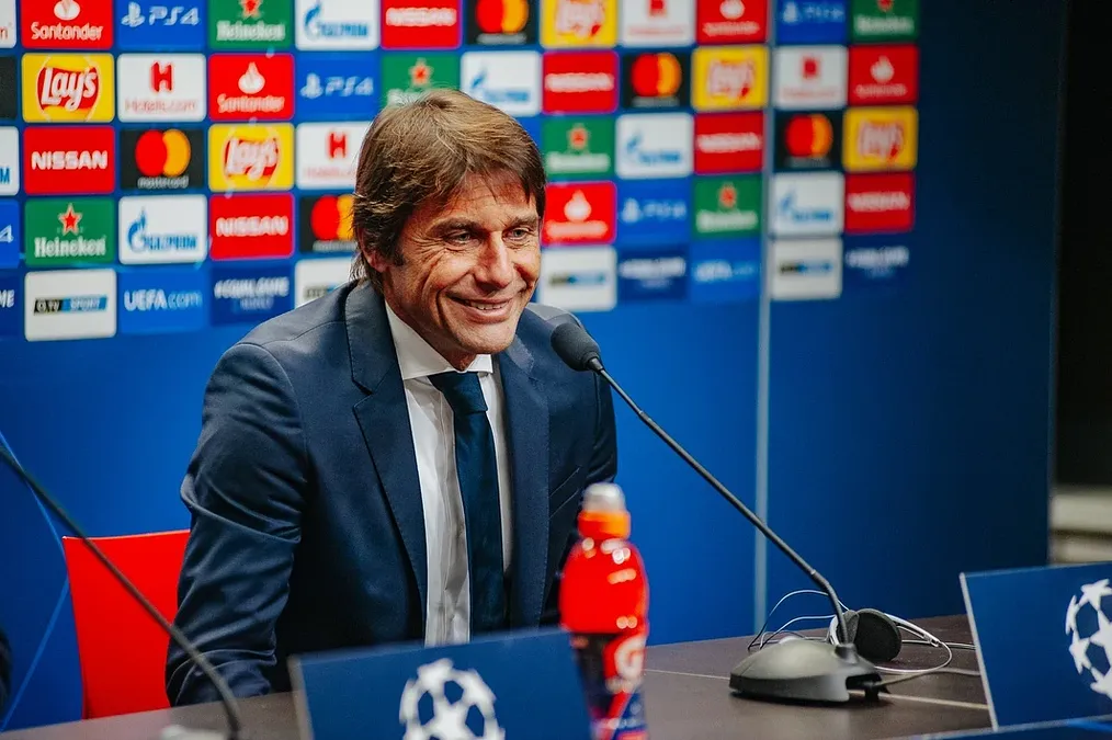 Antonio Conte odrzucił Fenerbahce. W grze pozostaje Manchester United