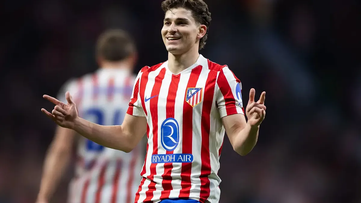 Julián Alvarez chce odejść, ale Atlético blokuje Barcelonę