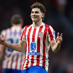 Barcelona stara się o Juliána Alvareza