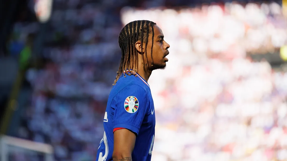 Liverpool celuje w Barcolę z PSG, ale cena jest sporym problemem