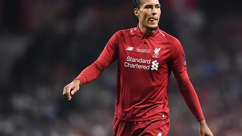 Liverpool planuje przyszłość obrony bez Van Dijka