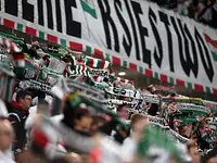 Co można wnieść na stadion piłkarski? Lista rzeczy dozwolonych i zakazanych