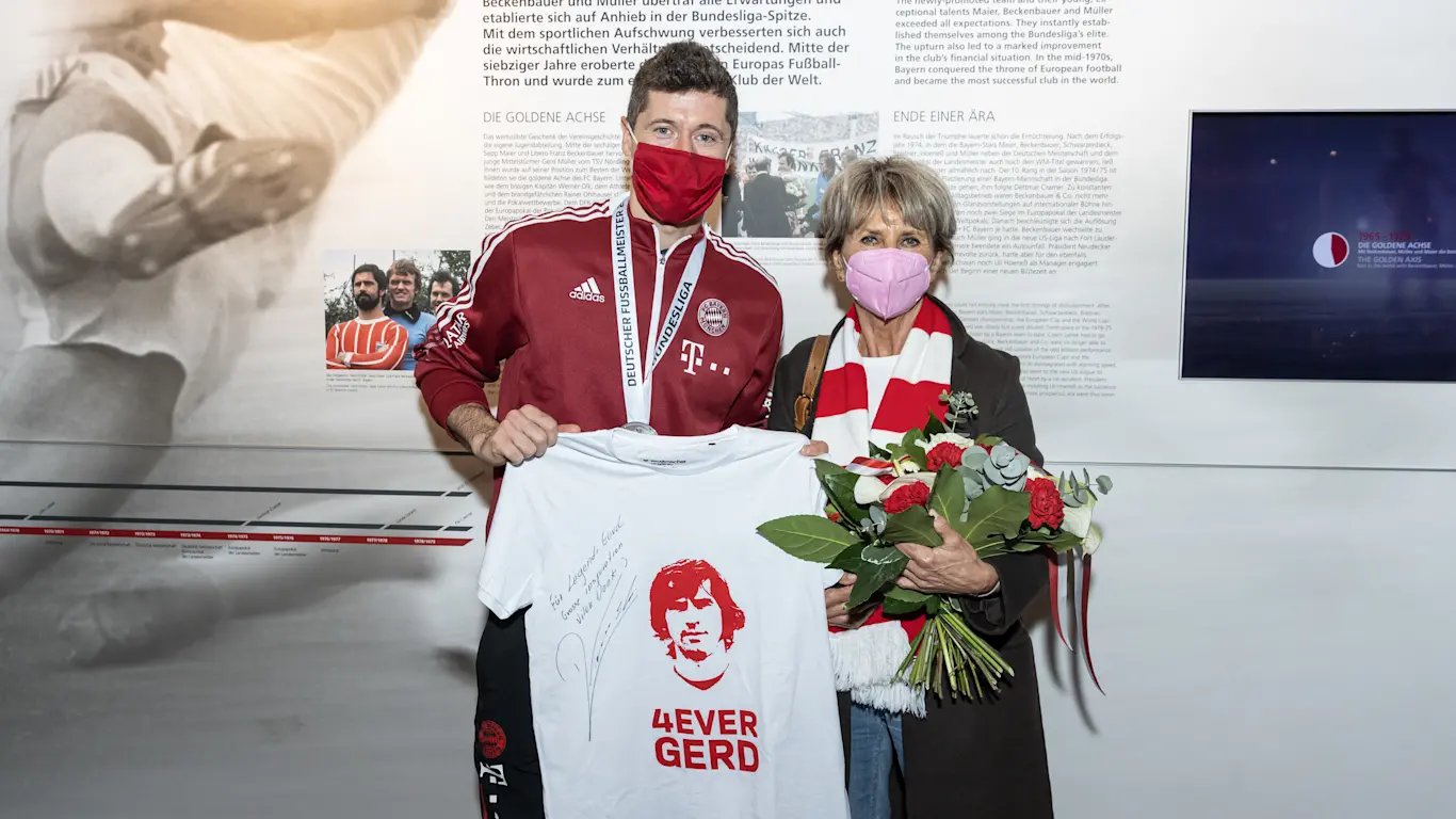 Robert Lewandowski przekazał prezent żonie Gerda Muellera