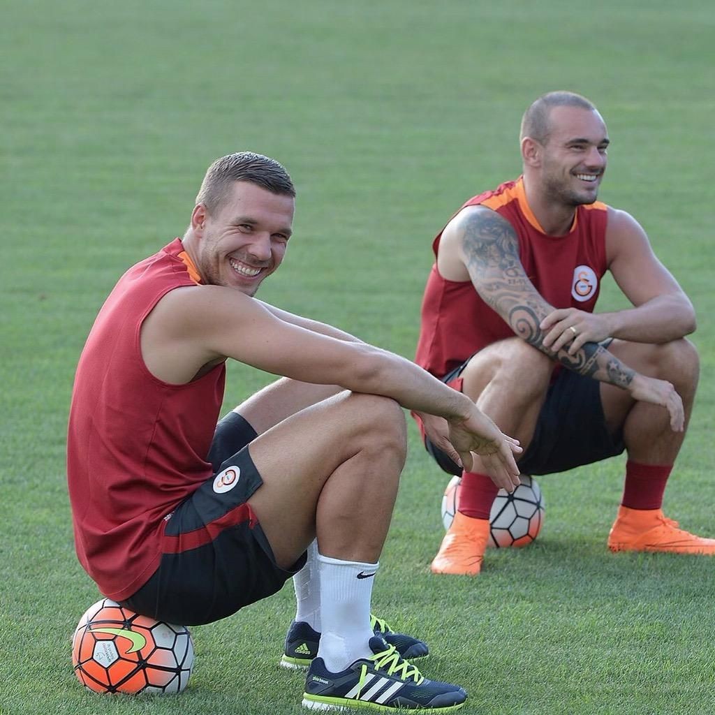 Wesley Sneijder, były piłkarz Realu i Interu, mógł grać w Wieczystej Kraków. Teraz na celowniku… Łukasz Podolski