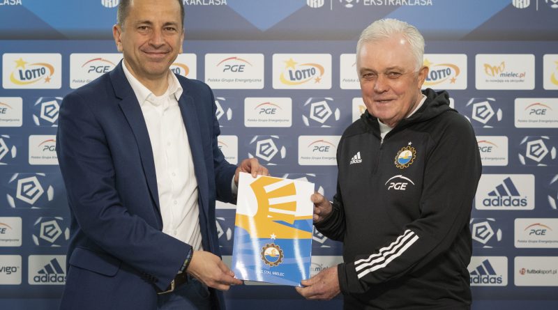 72-letni szkoleniowiec podpisał roczny kontrakt ze Stalą Mielec