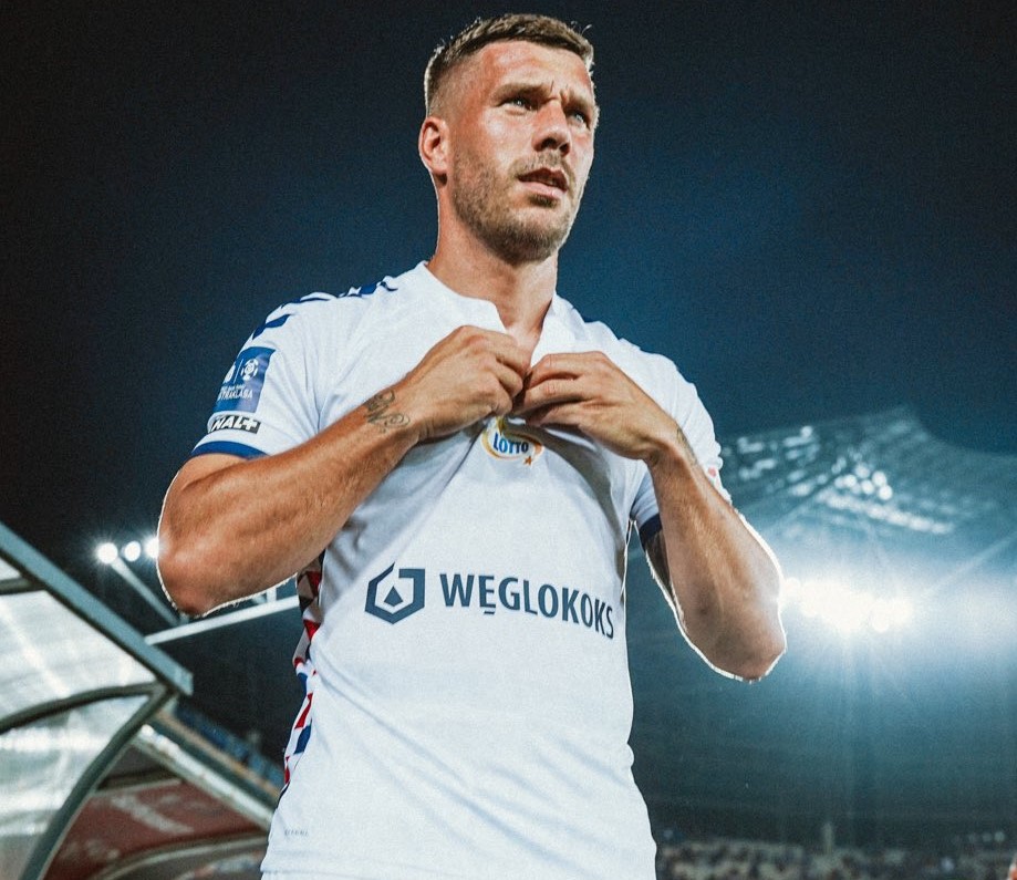 Lukas Podolski przebywa w Niemczech… na kwarantannie
