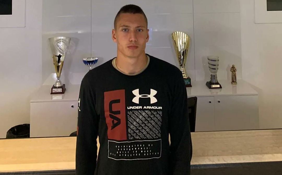 Wychowanek Jagiellonii podpisał kontrakt z czołowym włoskim klubem. 18-letni bramkarz jest już w Rzymie
