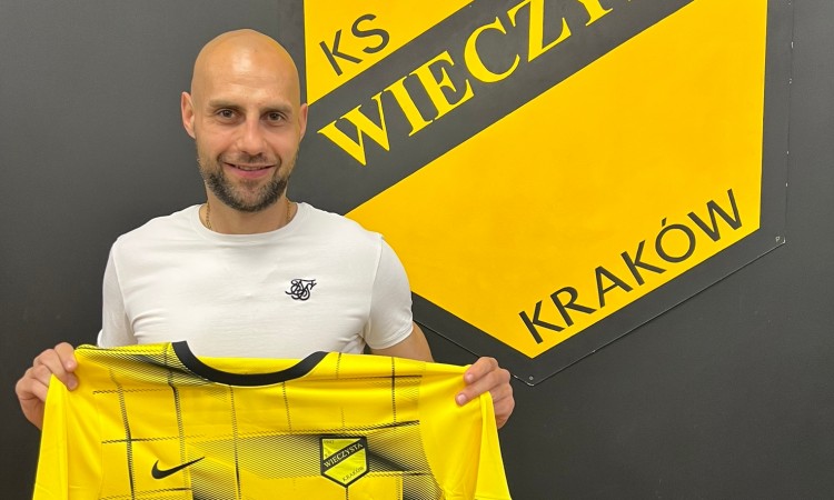 Wieczysta buduje kadrę na kolejny sezon. Były piłkarz Jagiellonii podpisał kontrakt z krakowskim klubem